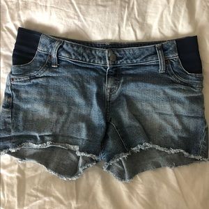 Gap denim maternity shorts